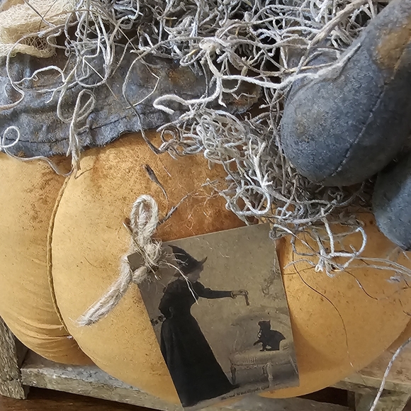 Primitive, Rustic, Grungy Halloween Boot gathering Halloween Fall 20x12 - Picture 2 of 2